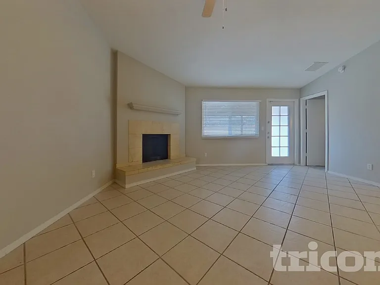 3413 E Dragoon Ave — Photo 4
