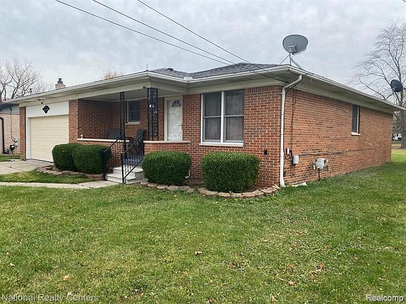 2nd image of 2106 Oakcrest Rd