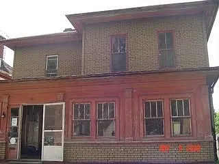 611 E Rensselaer St photo 1