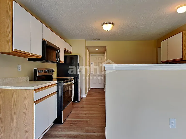 1023 Canterbury Ln — Photo 4