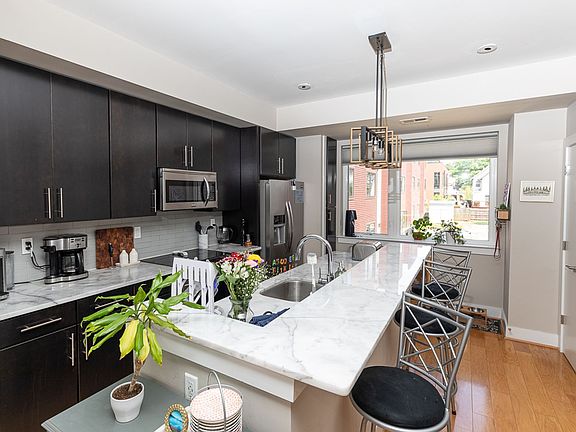 4th image of 1200 Jackson St NE #102
