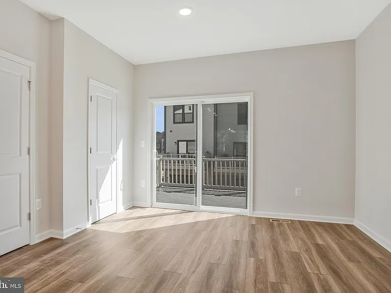 244 Mainstream Dr — Photo 4