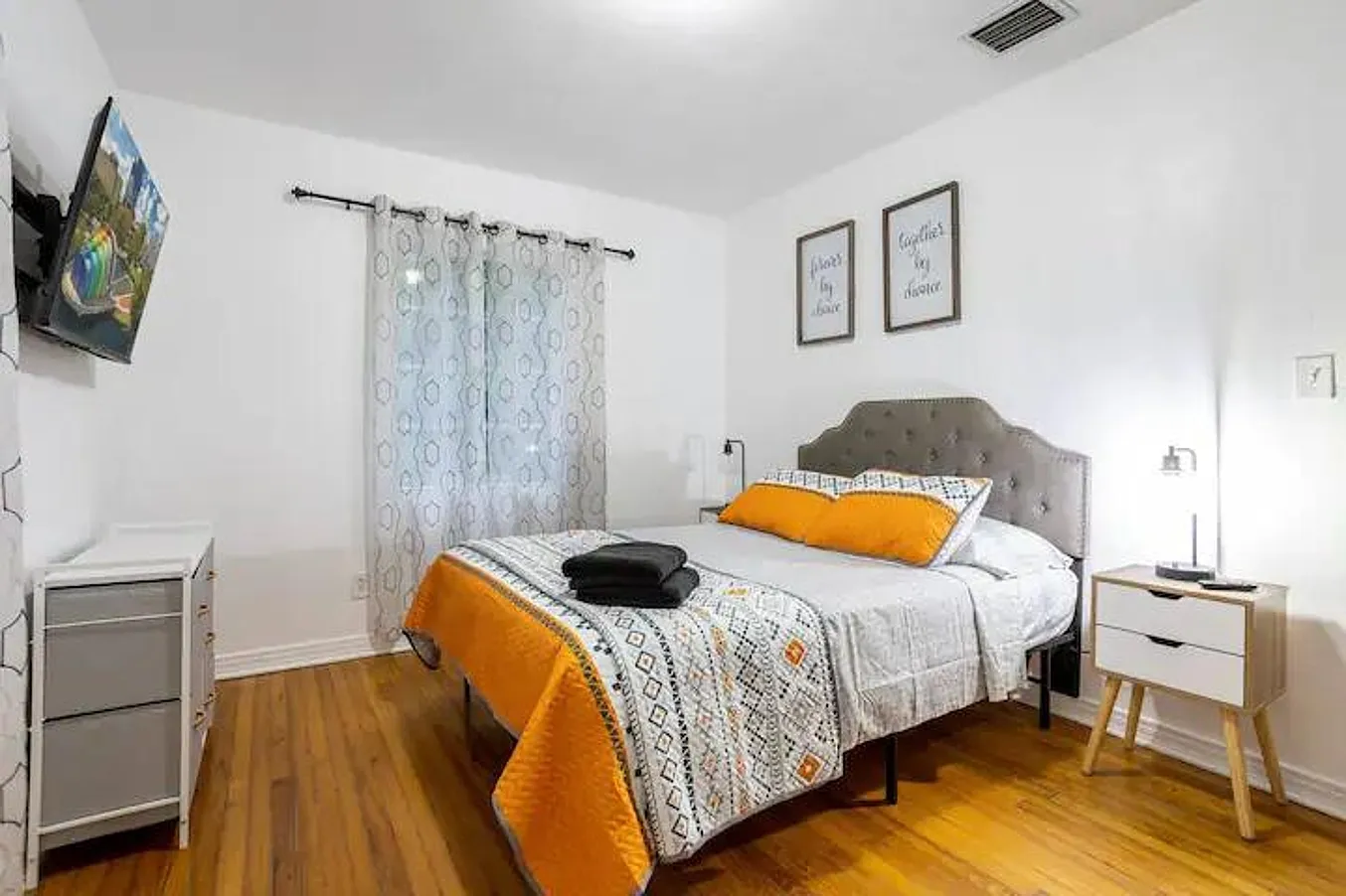 3 bed, 667 sqft, $700 — Photo 1