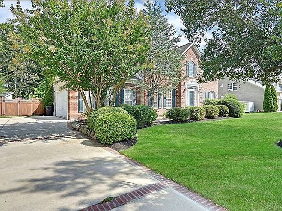 4th image of 17 James Dr
