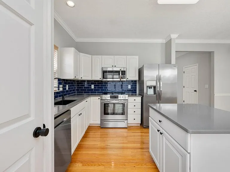 7333 Althorp Way — Photo 6