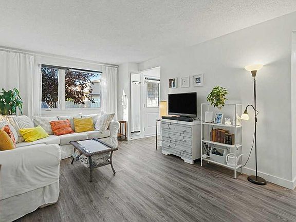 3rd image of 203 Lynnview Rd SE #8N