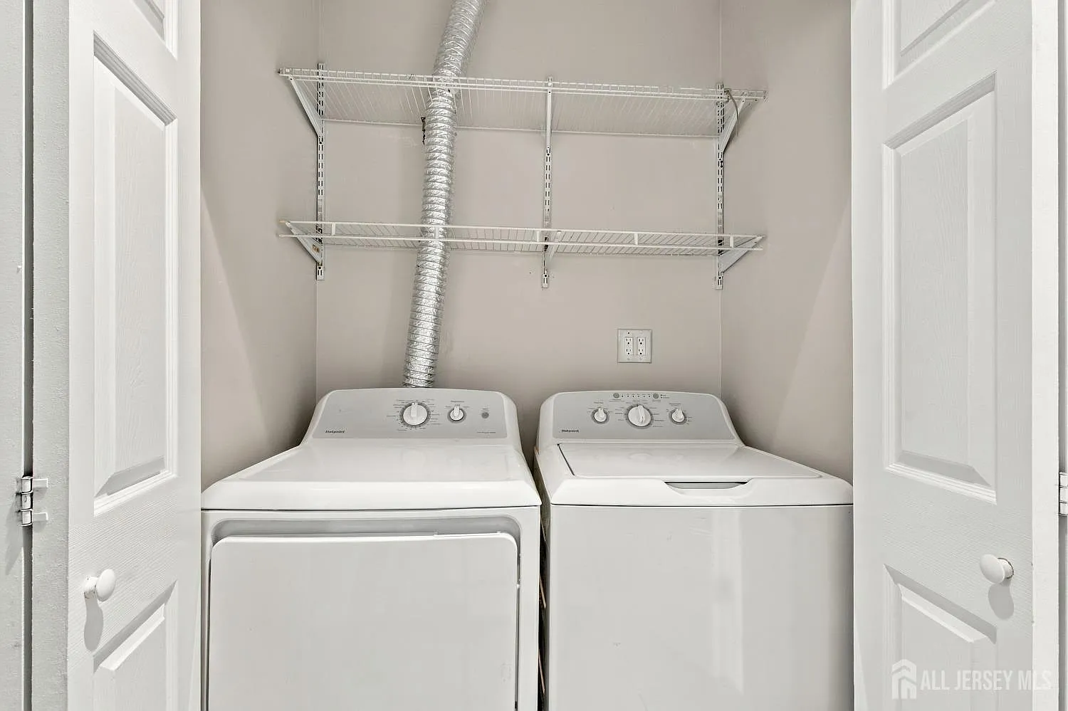 2 bed, 1.0 bath, $2,300 — Photo 4