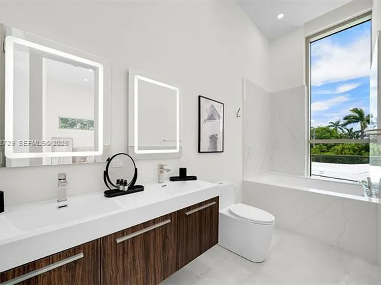 1201 W 47th St — Photo 19