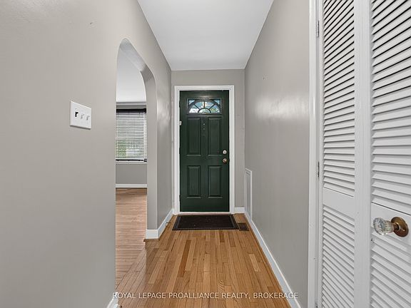 4th image of 364 Glengarry Rd