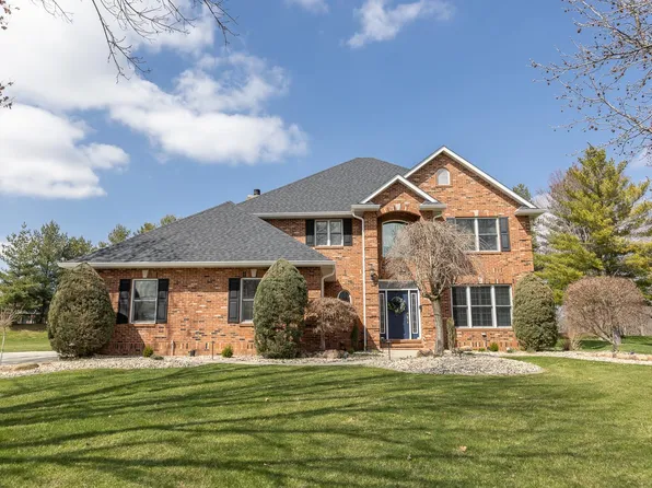 14 Castle Pointe Dr, Belleville, IL 62223