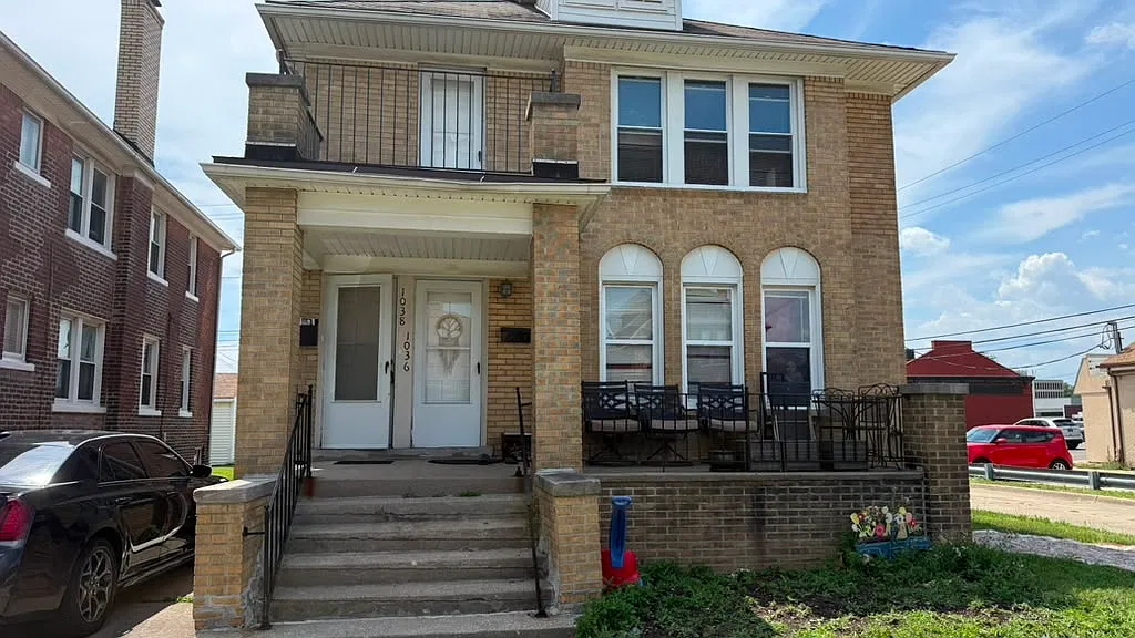 3 bed, 1125 sqft, $1,300 — Photo 1