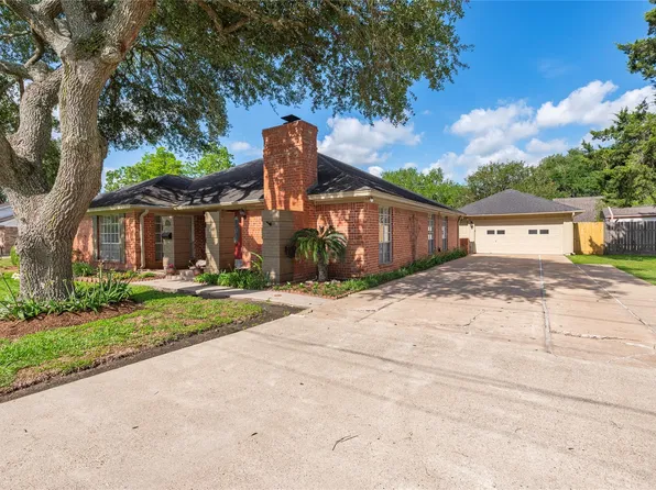 1604 S Hill St, Alvin, TX 77511