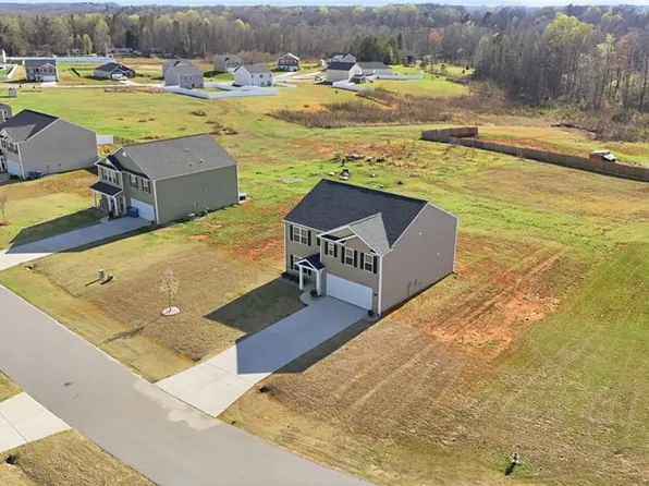 221 Culloden Dr, Mocksville, NC 27028