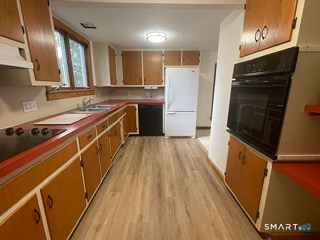 3 bed, 2.0 bath, 1932 sqft, $3,400 — Photo 3