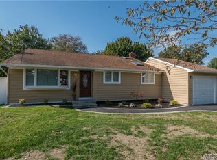 9 Stager Ln, Commack, NY 11725