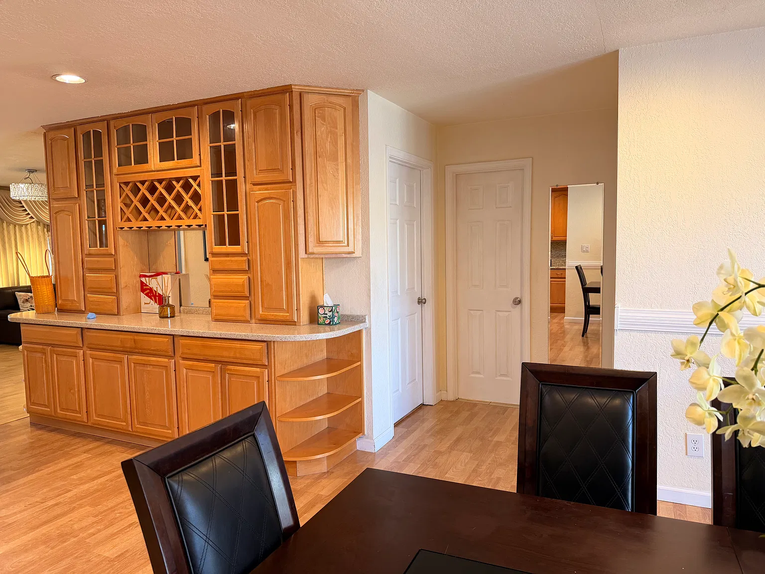 3 bed, 1243 sqft, $4,800 — Photo 2
