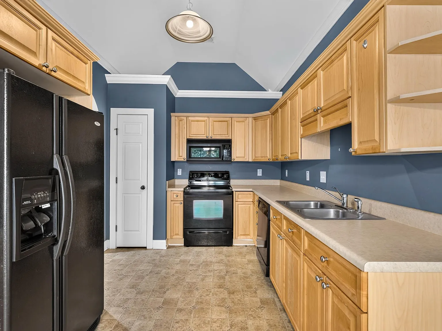 2 bed, 2.0 bath, $1,695 — Photo 2