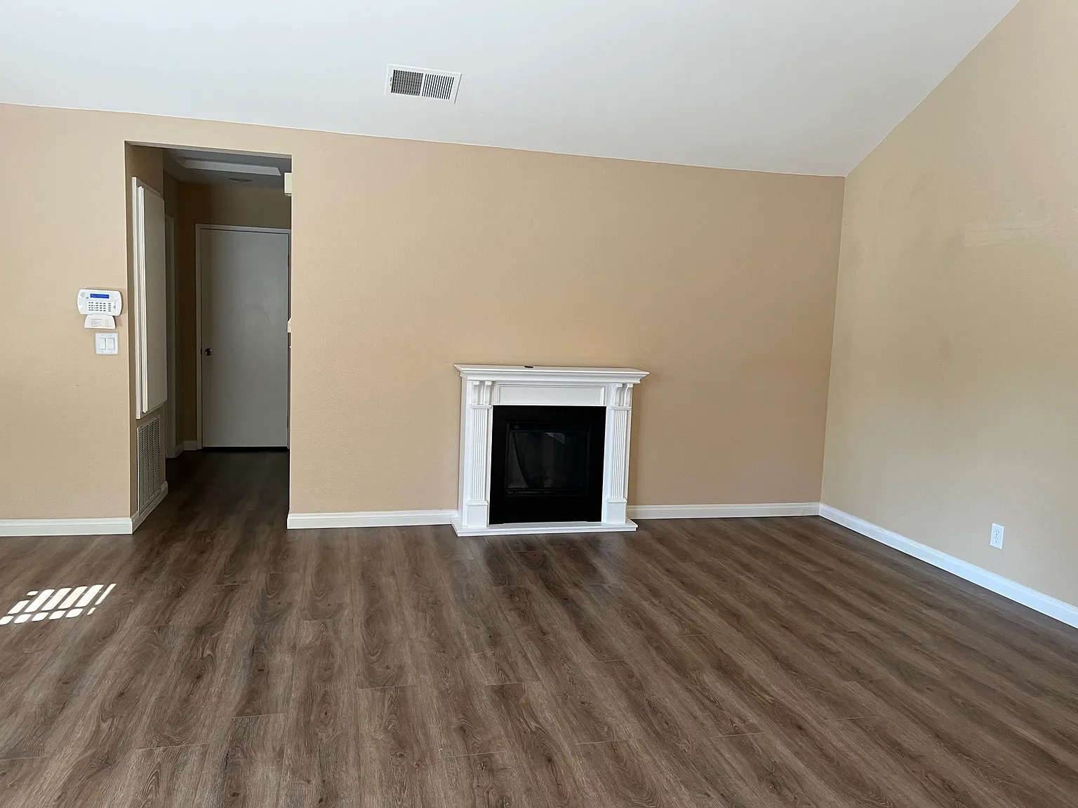 2 bed, 1.5 bath, 1156 sqft, $3,000 — Photo 3