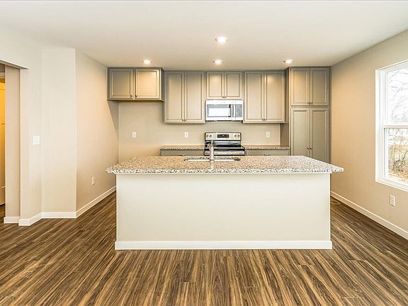 5th image of 345 Newbridge Way #221-402