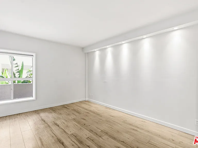 1131 Alta Loma Rd #306 — Photo 13