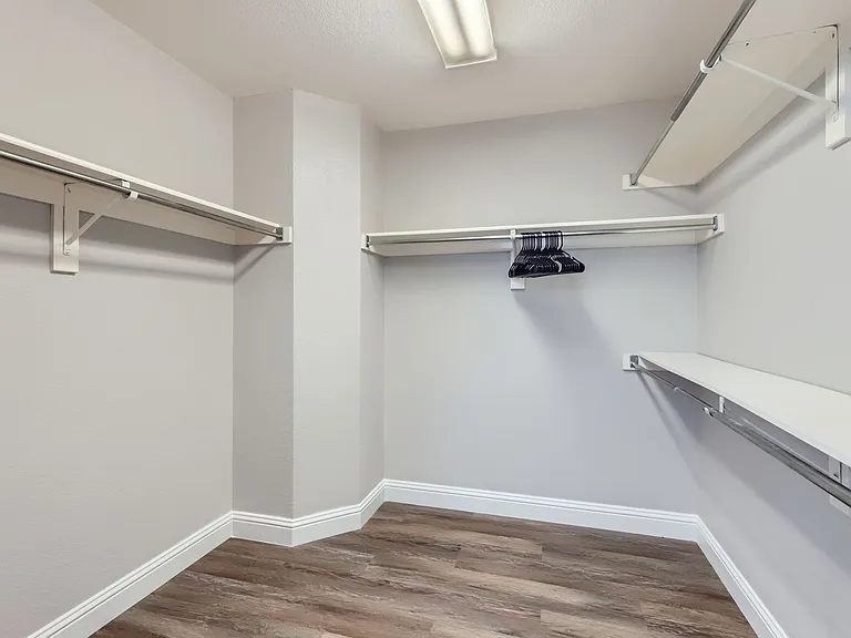 2520 Leicester Ct — Photo 23