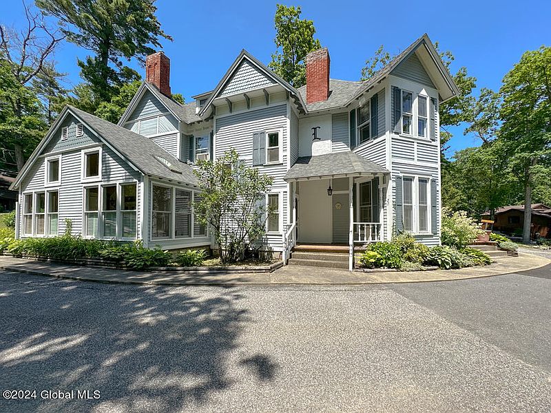 3rd image of 27 Westover Loop