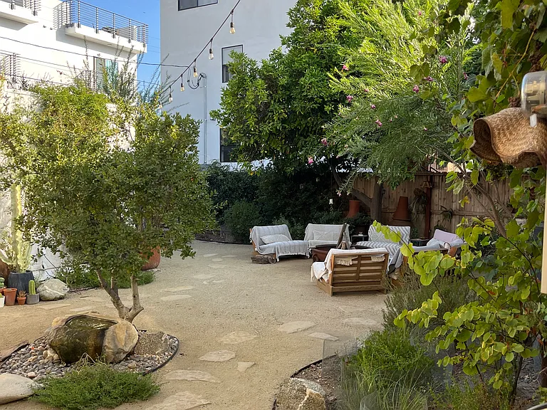 1850 S Redondo Blvd — Photo 22