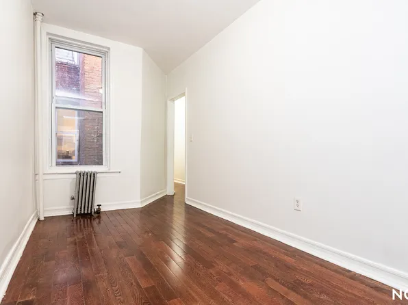 355 Stockholm Street image 11 of 20