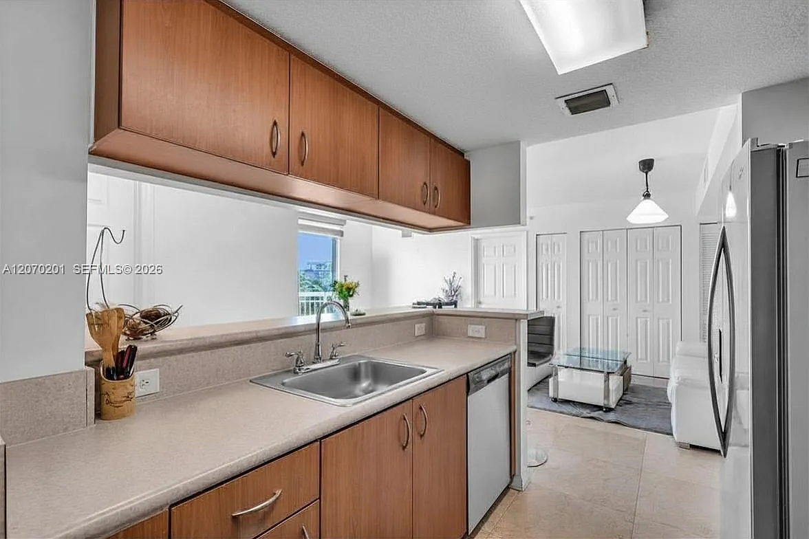 Seybold Pointe Condo — Photo 4