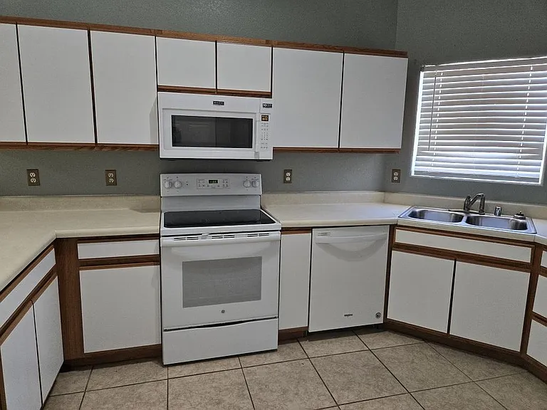 1985 E Arditto Pl — Photo 13