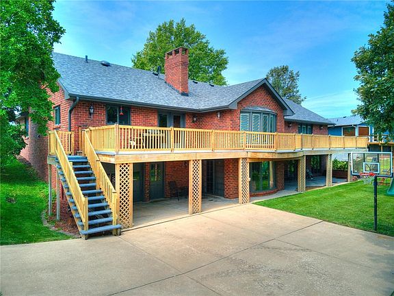 3rd image of 110 Skyline Dr
