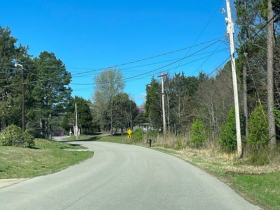 4th image of 315 Mountain Home Rd