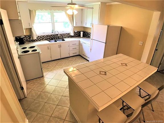 4th image of 146 Winecoff Ave NW