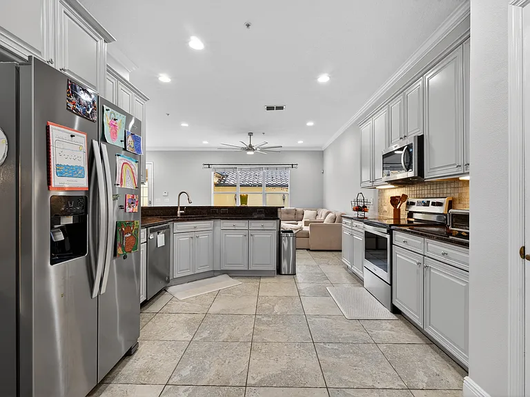 1121 Charming St — Photo 4