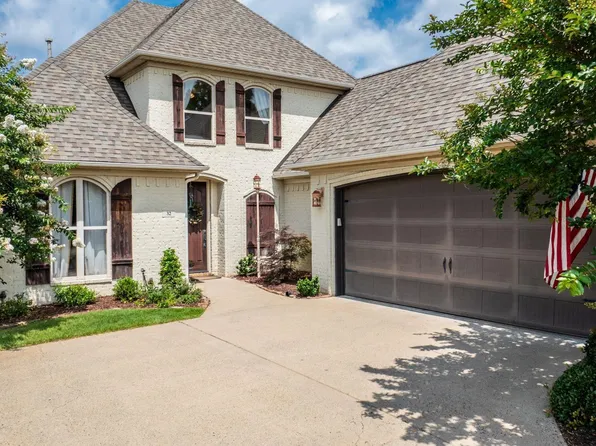 32 Glasgow Ct, Little Rock, AR 72211