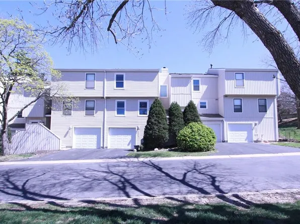 10839 Woodward St, Overland Park, KS 66210