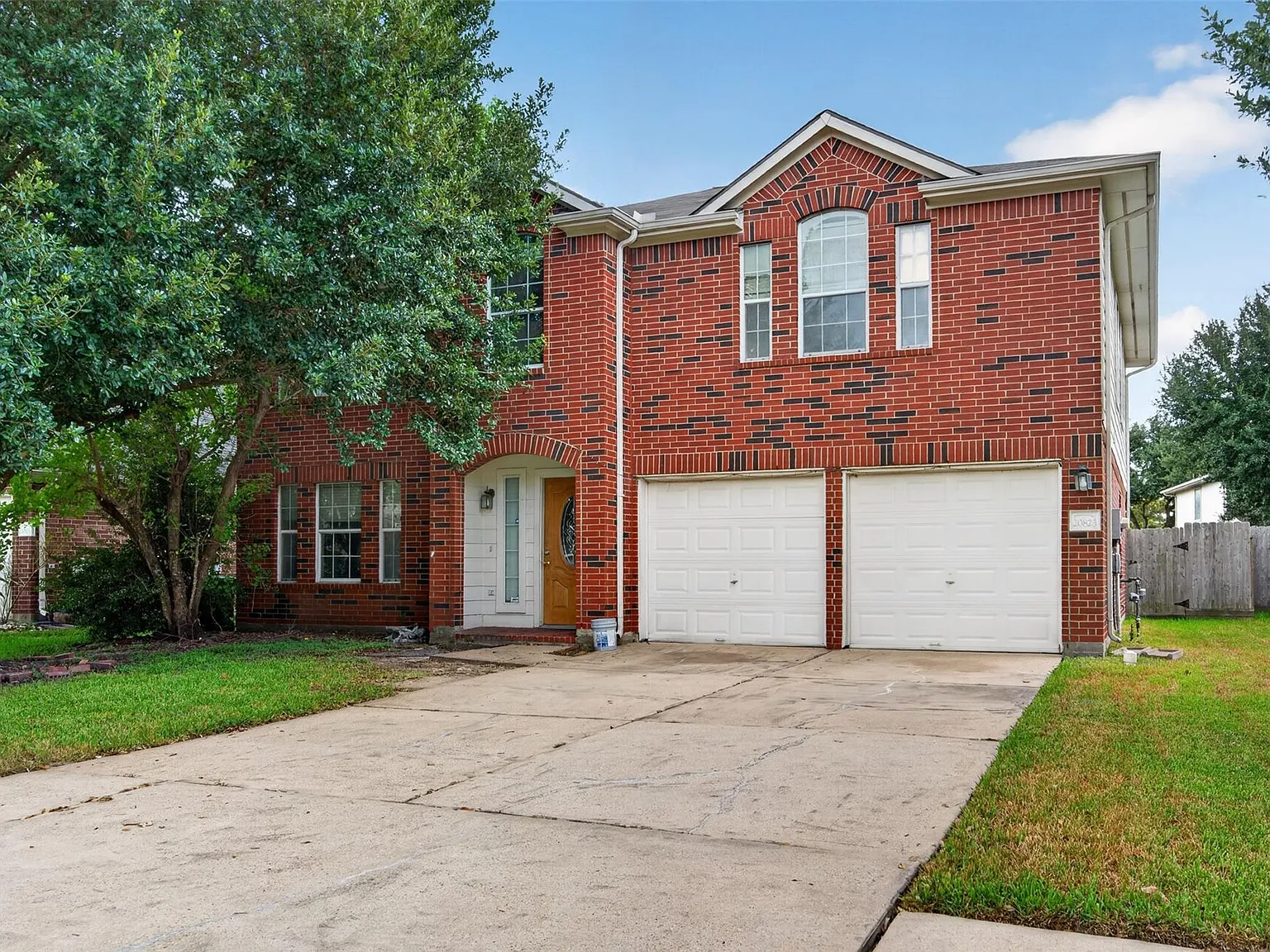 4 bed, 2.5 bath, 2784 sqft, $2,100 — Photo 2