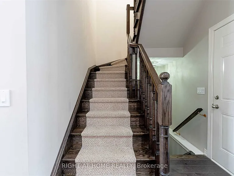 41 Dufay Rd — Photo 17