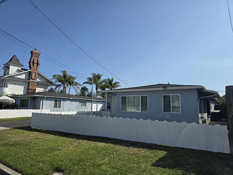 285 Costa Mesa St — Photo 2
