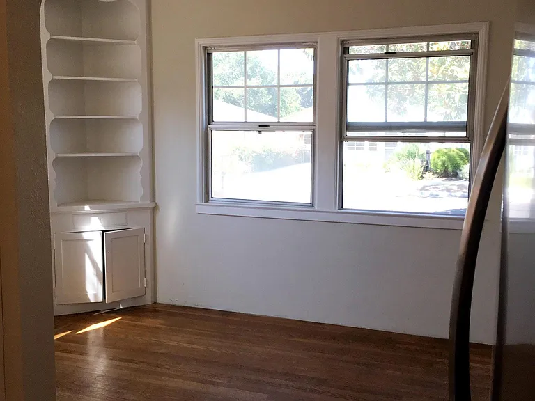 235 W Dana St — Photo 7