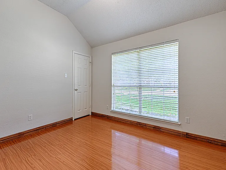 7512 Vineyard Dr — Photo 19