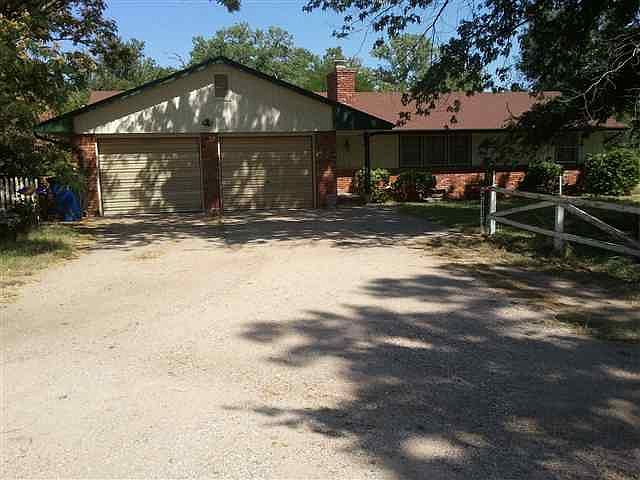 1st image of 701 N Lake Bedell Dr
