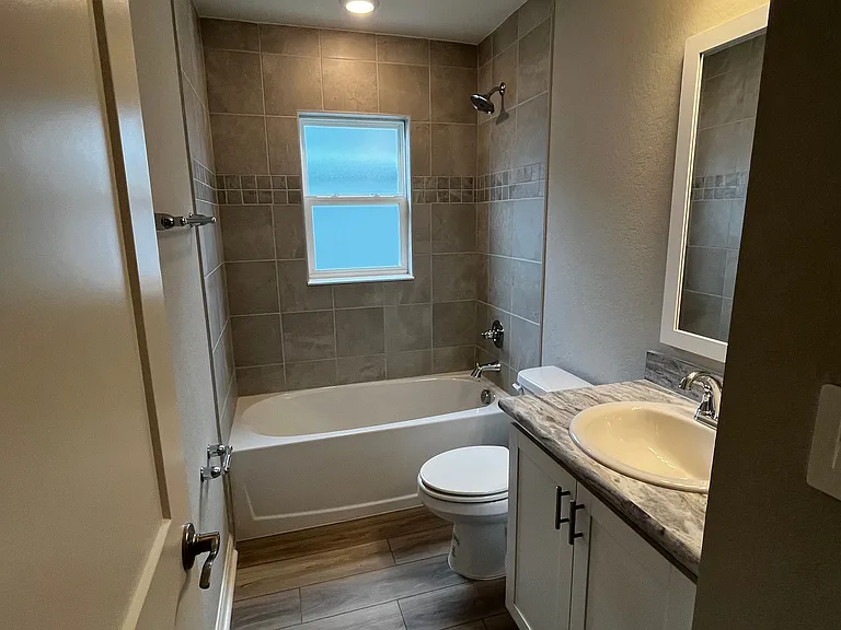 1722 Burrows Ave — Photo 16