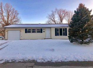 333 Tremont Dr, Godfrey, IL 62035
