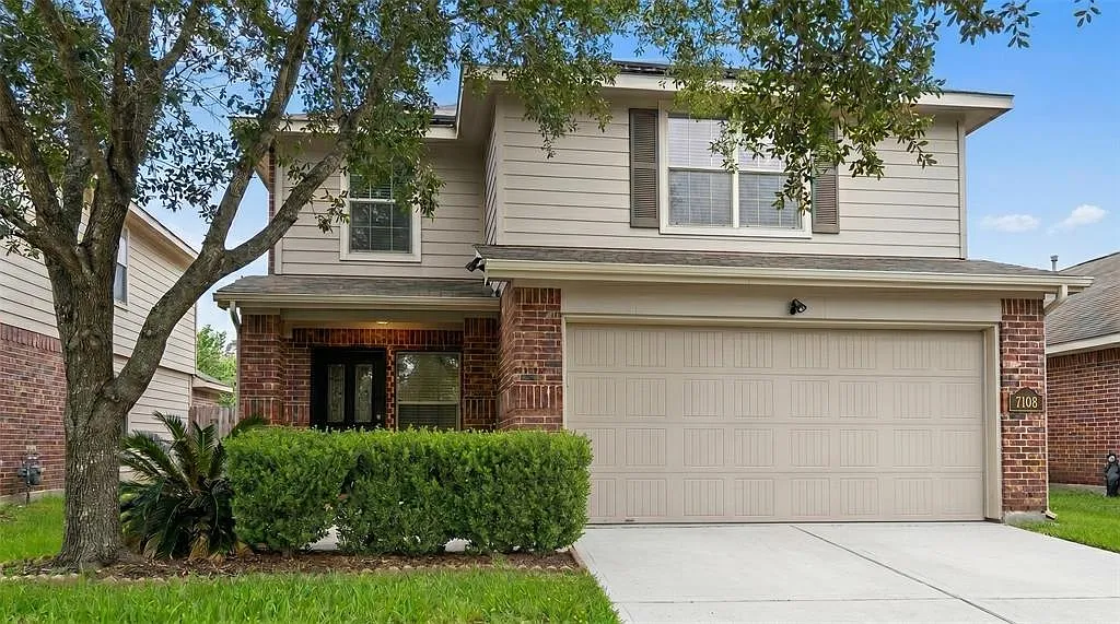 4 bed, 2.5 bath, 2240 sqft, $2,200 — Photo 1