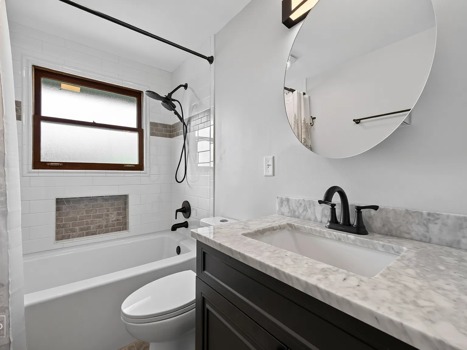 3 bed, 904 sqft, $2,600 — Photo 2