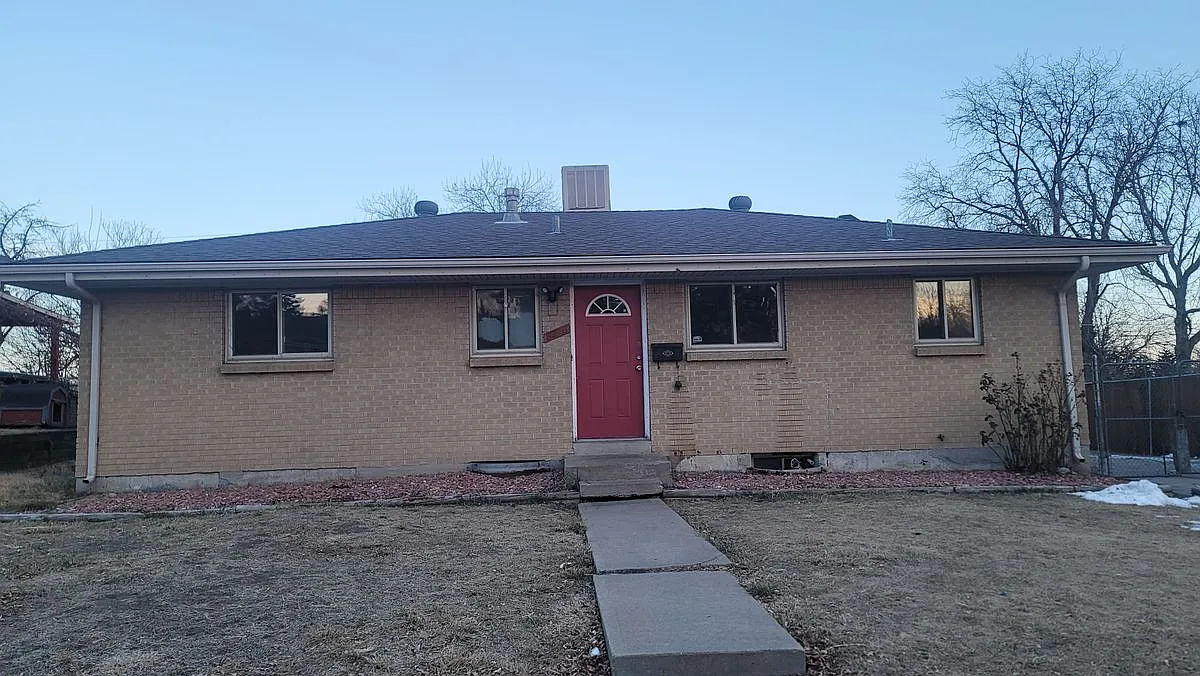 6 bed, 2.0 bath, 4000 sqft, $2,900 — Photo 1
