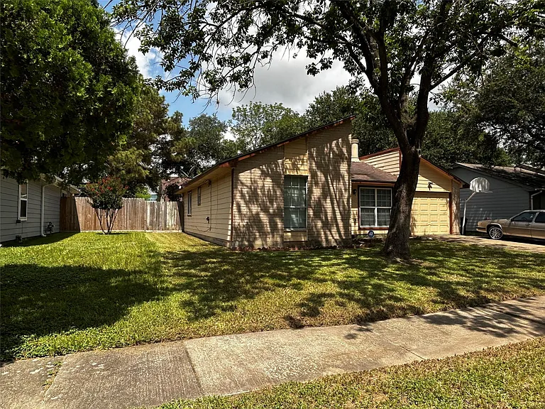 2123 Crosscoach Ln — Photo 2