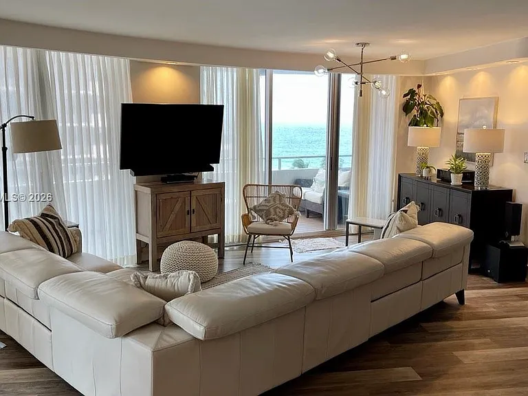 5161 Collins Ave #1012 — Photo 3