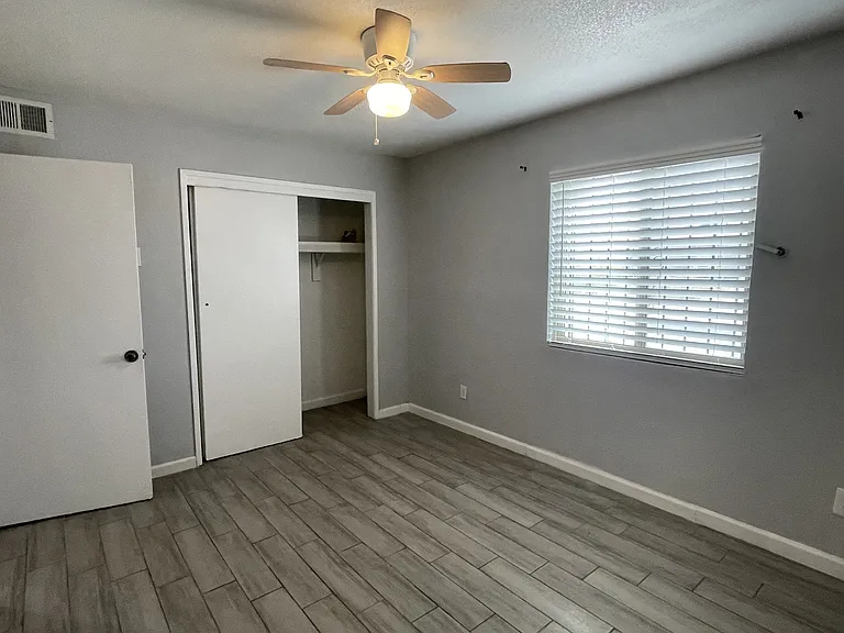 201 E Olive St — Photo 9